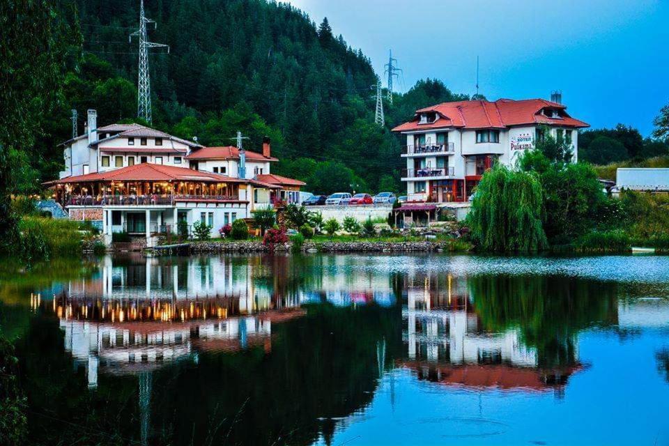 Ribkata Family Hotel Smolyan Bagian luar foto